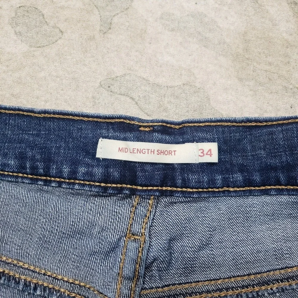 Levi's Shorts Womens 34 Blue Mid Length Stretch Denim Medium Wash